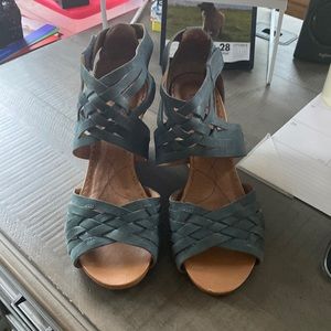 Clarks Indigo straw wedges size 9